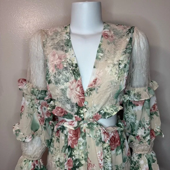 Floral print cutout long sleeve maxi dress with ruffle details - Picture 3 of 9